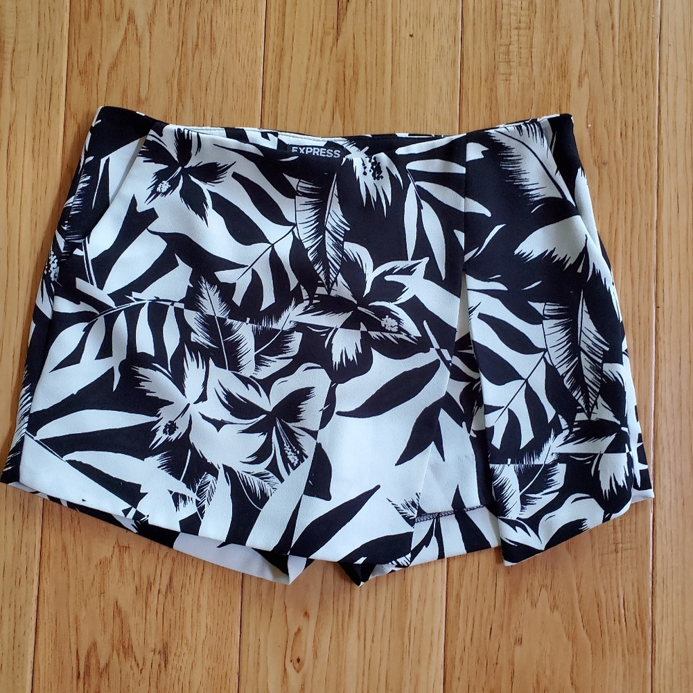 Express shorts skorts black and white